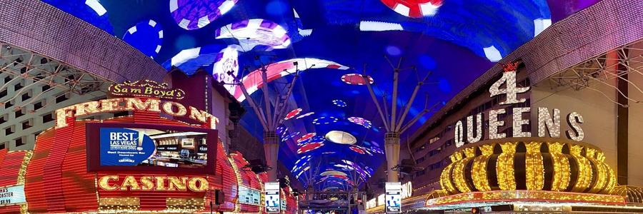 Las Vegas: Fremont Street Experience - Credit: APK - Wikimedia